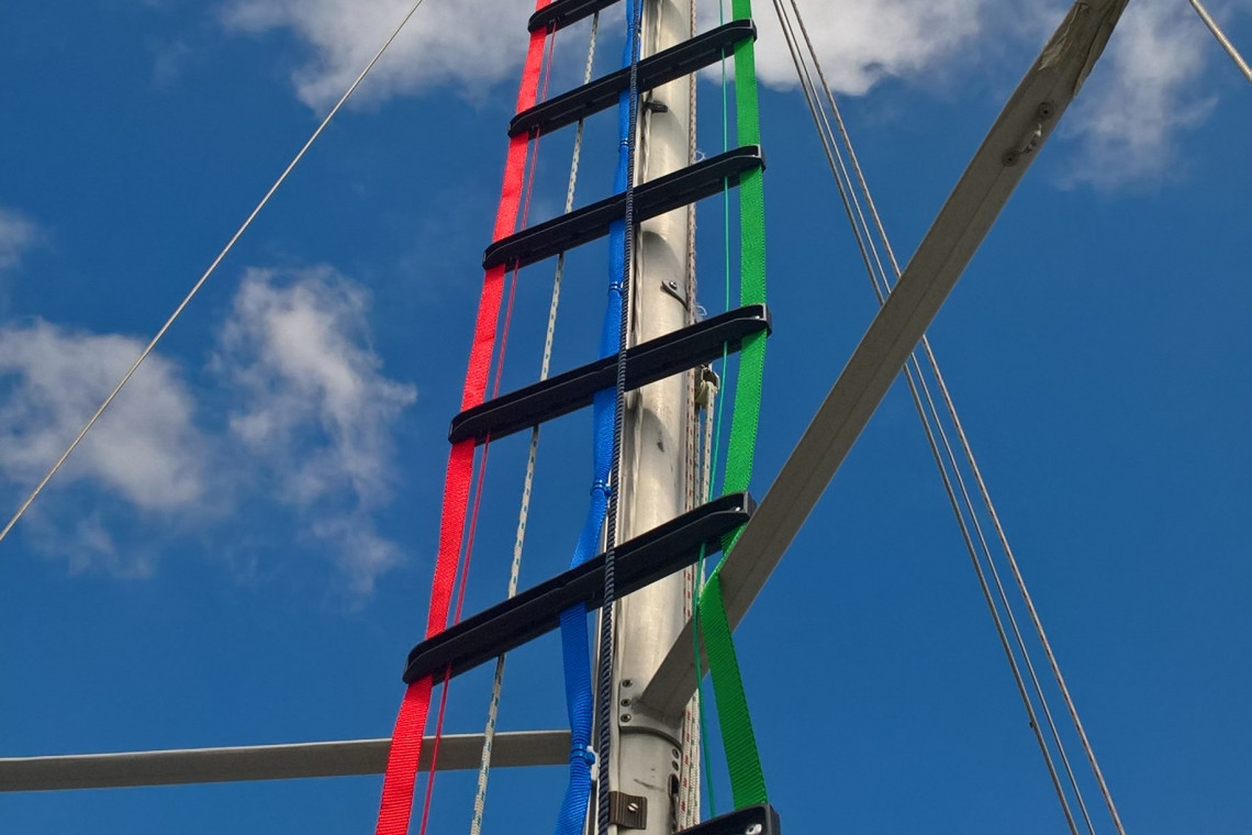 Yacht Mast Ladder on Swept Spreaders